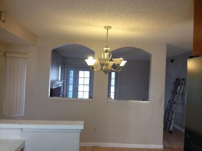 Foto del edificio - Charming 2-Bed, 2-Bath Pool Home with Fireplace & 2-Car Garage in Quiet Colton Neighborhood