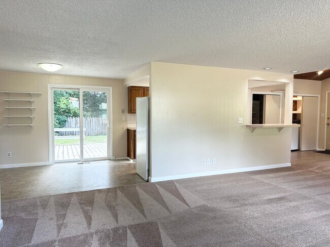 Foto del edificio - Spacious Home In Peaceful Setting!