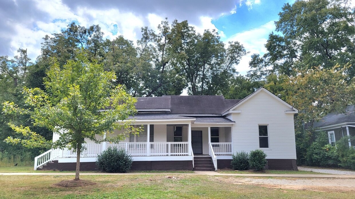 Foto principal - 218 W Chappell St