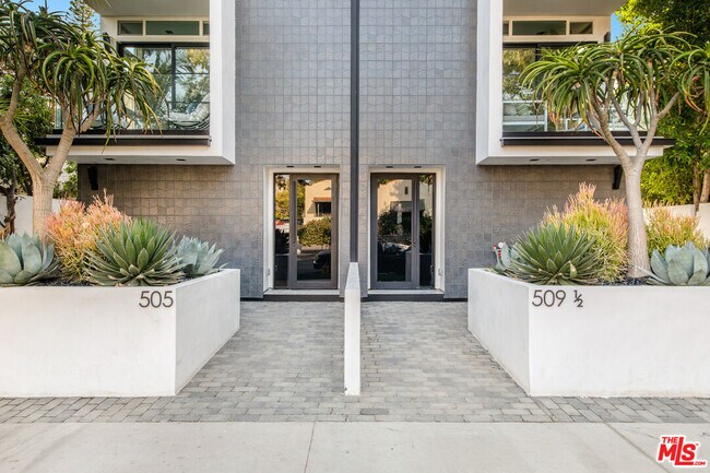 Foto del edificio - 505 N Sycamore Ave