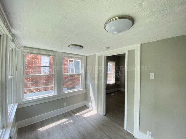 Foto del edificio - 1004 W Fairview Ave