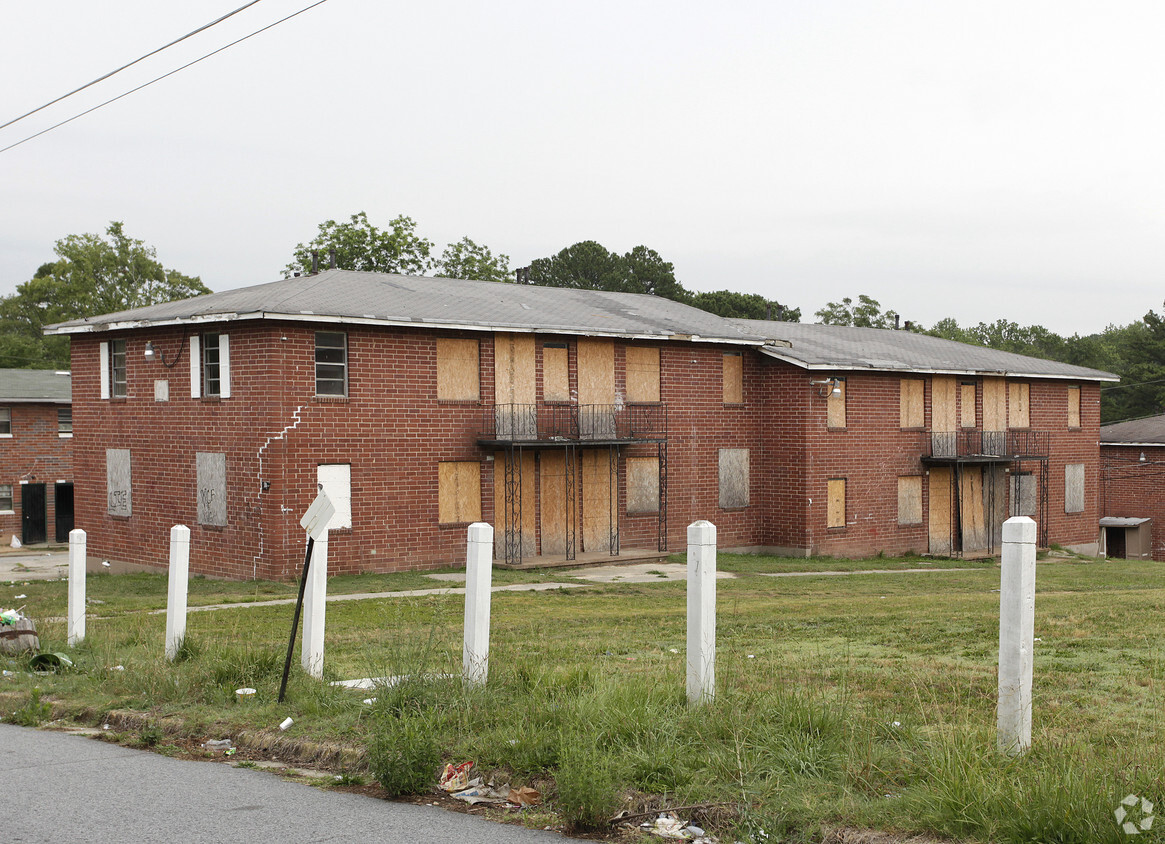 Building Photo - 135 Lamar Ave