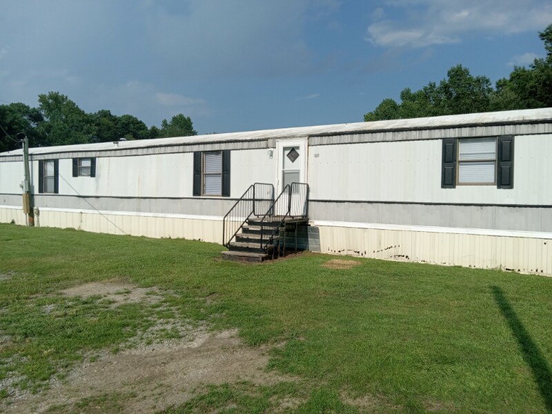 Primary Photo - 100 Windsong Ln