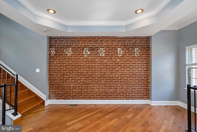 Foto del edificio - 104 N Patterson Park Ave