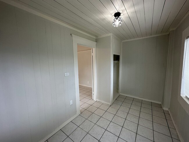 Building Photo - 3633 Kansas Ave