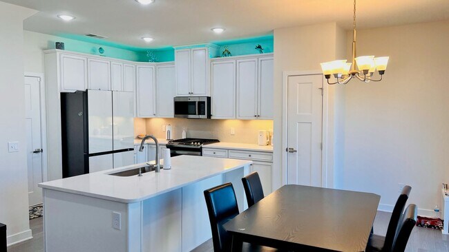 Foto del edificio - Cabarrus County Townhome 3BR/2.5BA Two Car Garage