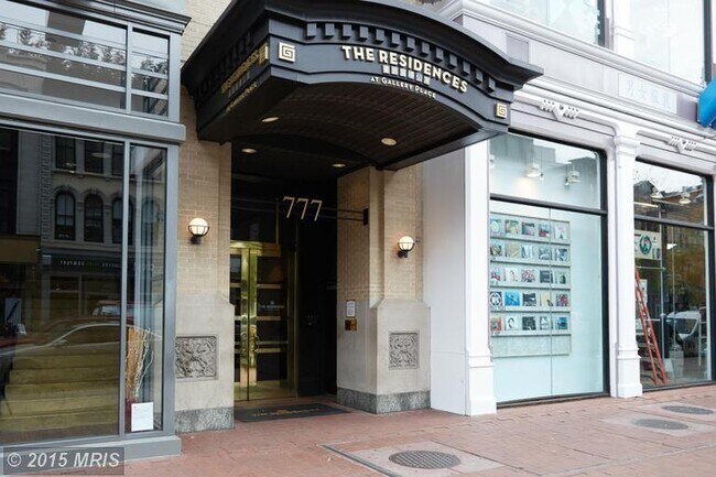 Entrada principal - 777 7th St NW