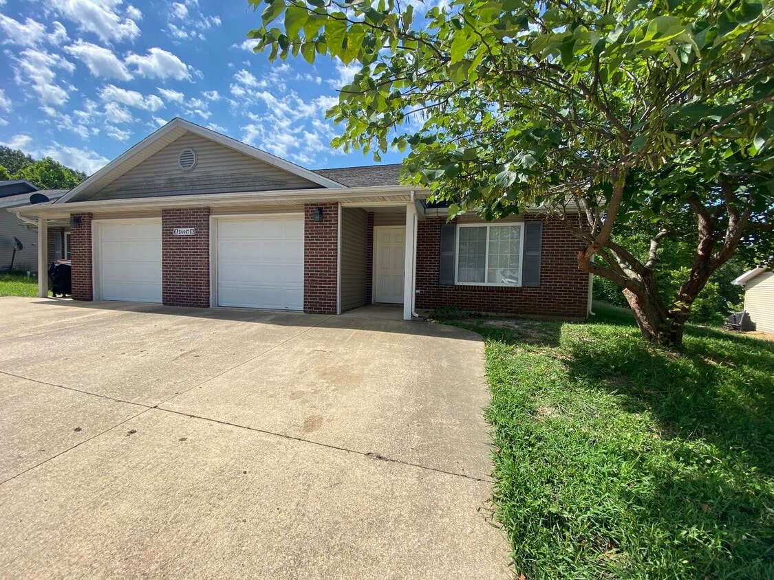 Primary Photo - Cozy 2 Bedroom, 2 Bathroom Duplex