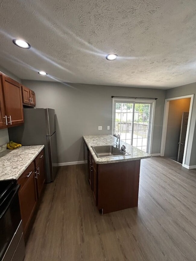 Foto del edificio - 27 Nottingham Dr