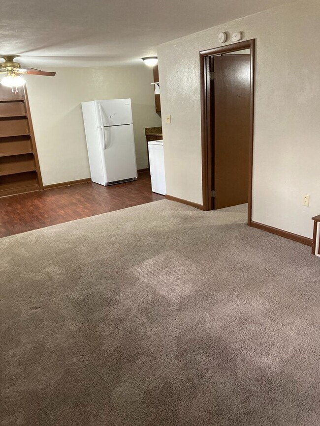 Foto del edificio - 317 Springtree Rd