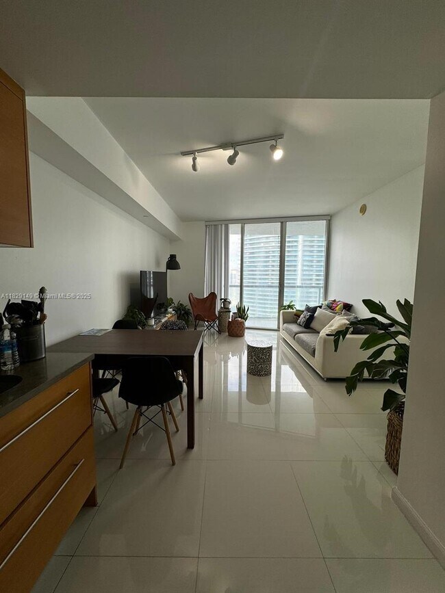 Building Photo - 465 Brickell Ave