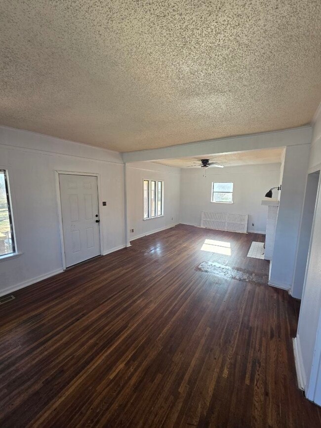 Building Photo - 2900 Center St