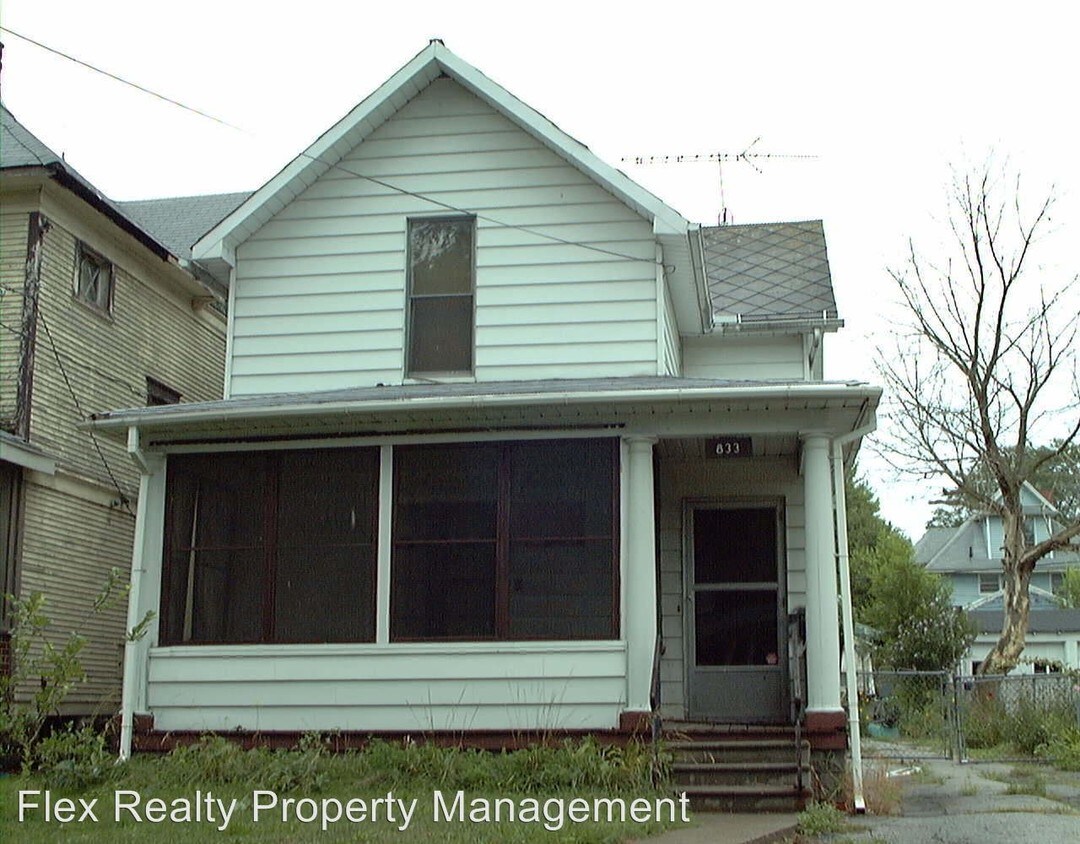Primary Photo - 833 Euclid Ave