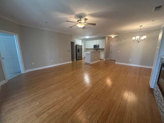 Building Photo - Don't miss this 4-bed, 3-bath condo TWO miles from the ocean!