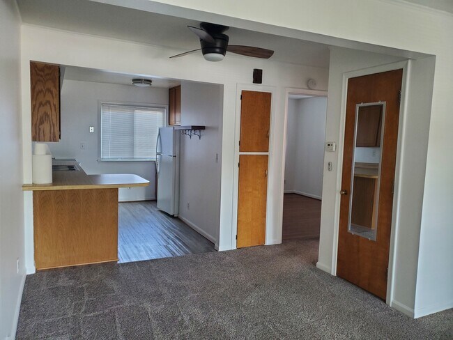 Building Photo - 206 S Maple Ave