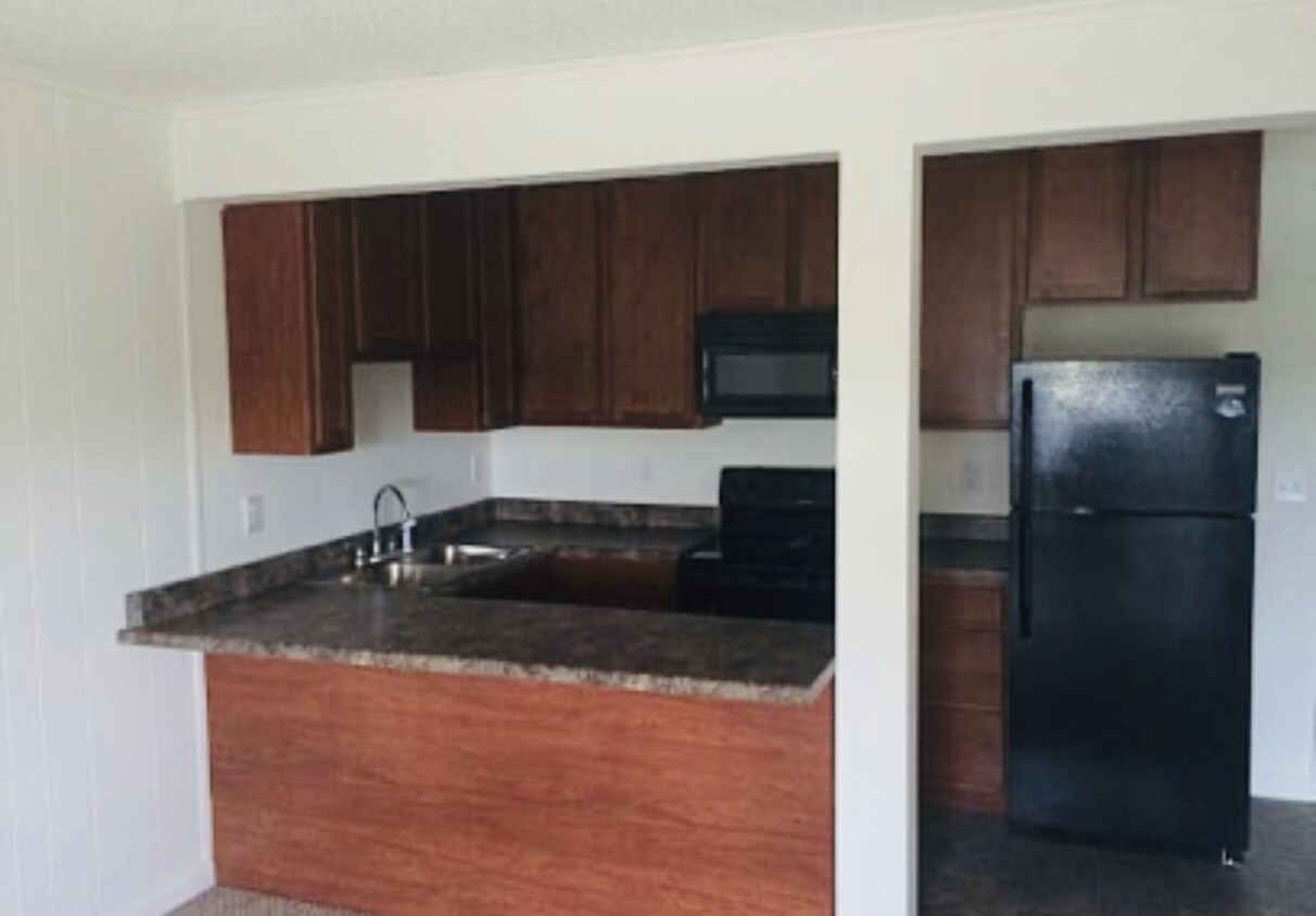 Kitchen - 808 Carolina Dr