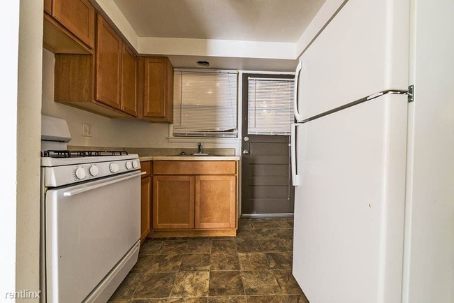 Building Photo - 1 br, 1 bath Apartment - 14133 S School St