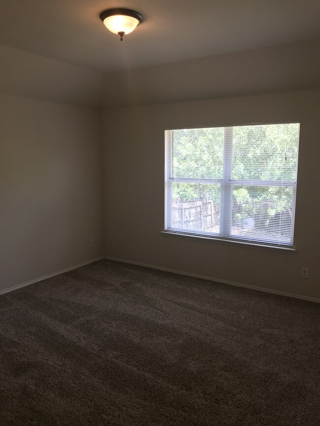 Foto del edificio - 858 Robinson Ct
