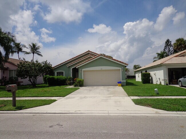 Building Photo - 890 Lake Wellington Dr