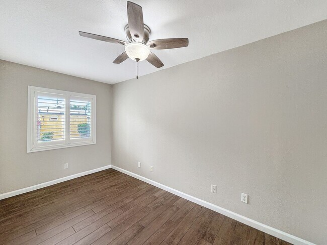 Foto del edificio - Charming 2BD/1BA Detached Condo in Univers...