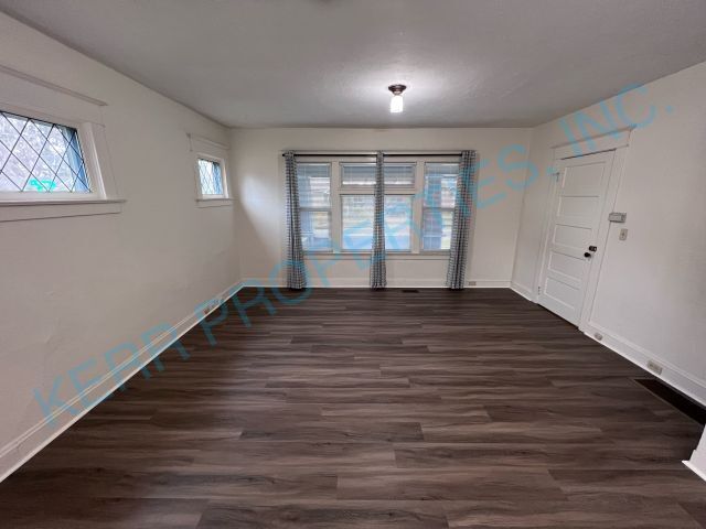 Building Photo - FREE RENT! Woodstock Neighborhood ! Tri-le...
