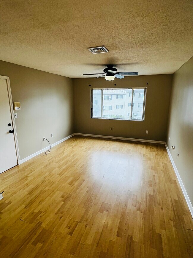 Foto del edificio - 5455 N Main St