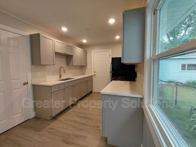 Foto del edificio - 7305 White Oak Ave