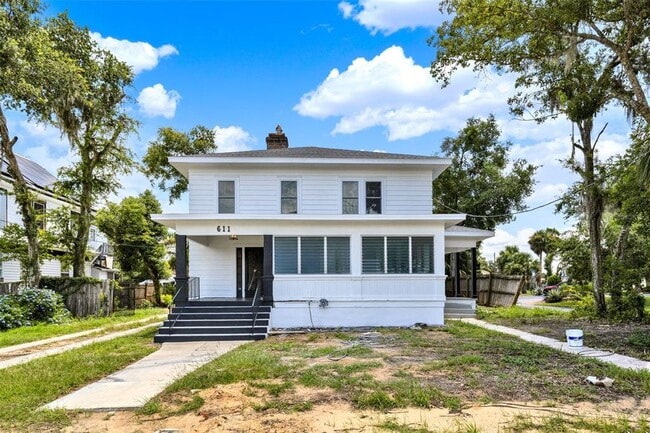 Building Photo - 611 S Grove St