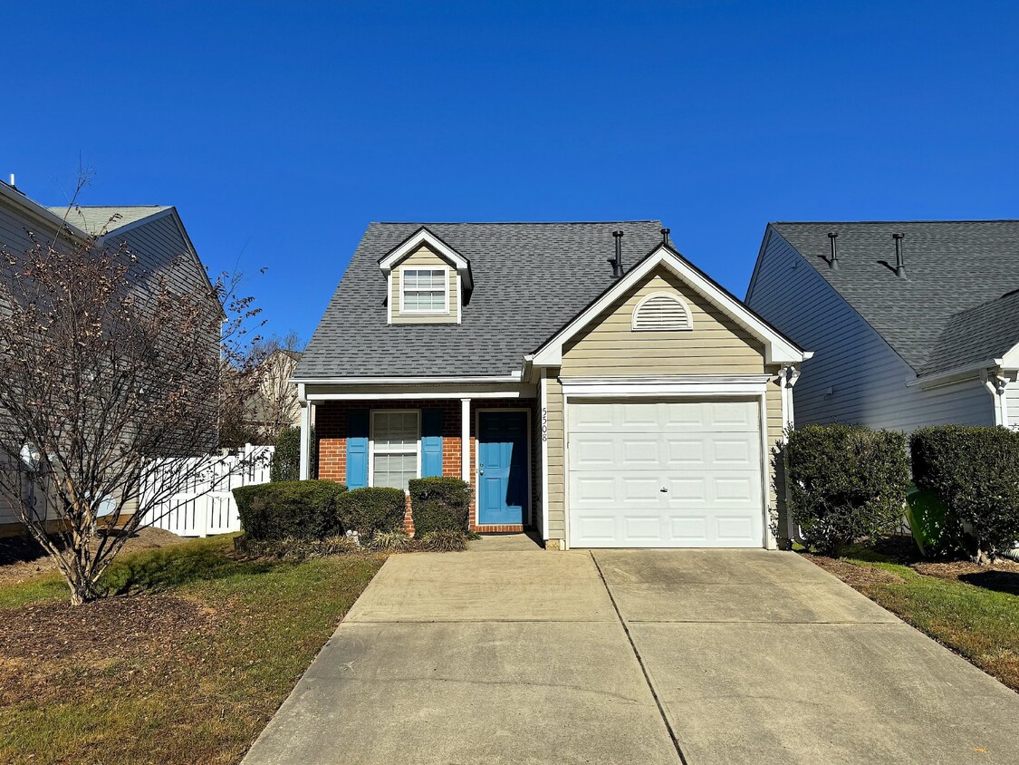 Primary Photo - Well Maintained Home in Raleigh!