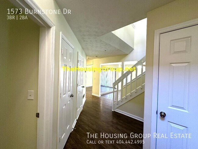 Foto del edificio - Stone Mountain Home Ready For You