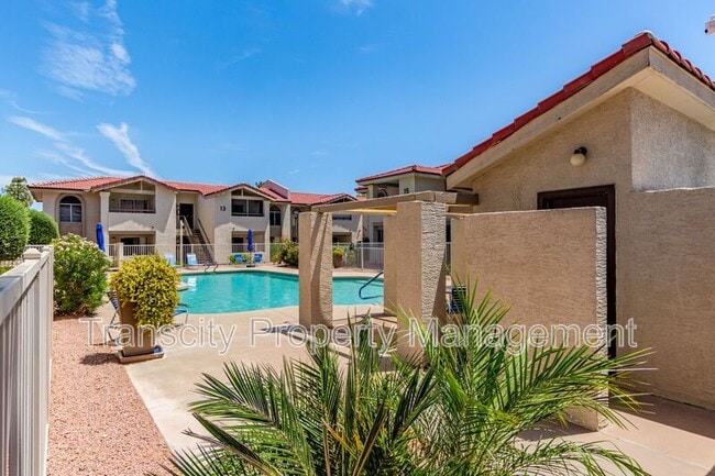 Building Photo - 10610 S 48th St