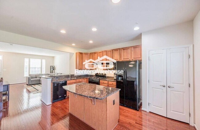 Foto del edificio - 9414 Paragon Ct