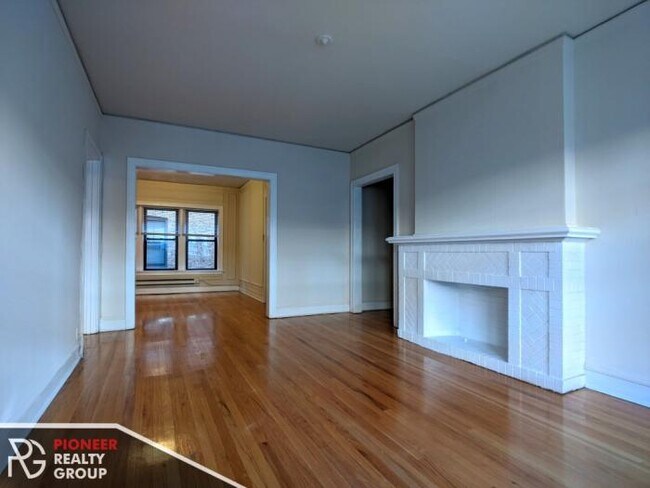 Building Photo - 1 bedroom in EVANSTON IL 60201