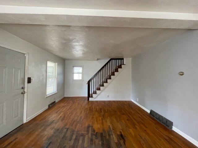 Foto del edificio - 1343 E Bowman St