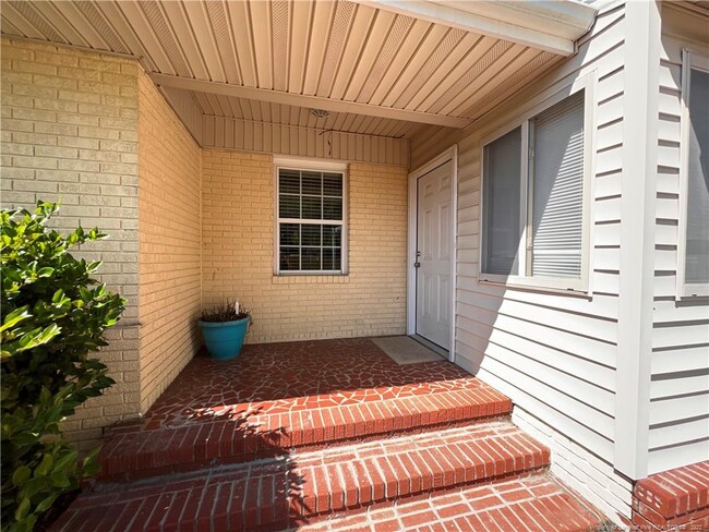 Foto del edificio - 5113 Meadowbrook Dr