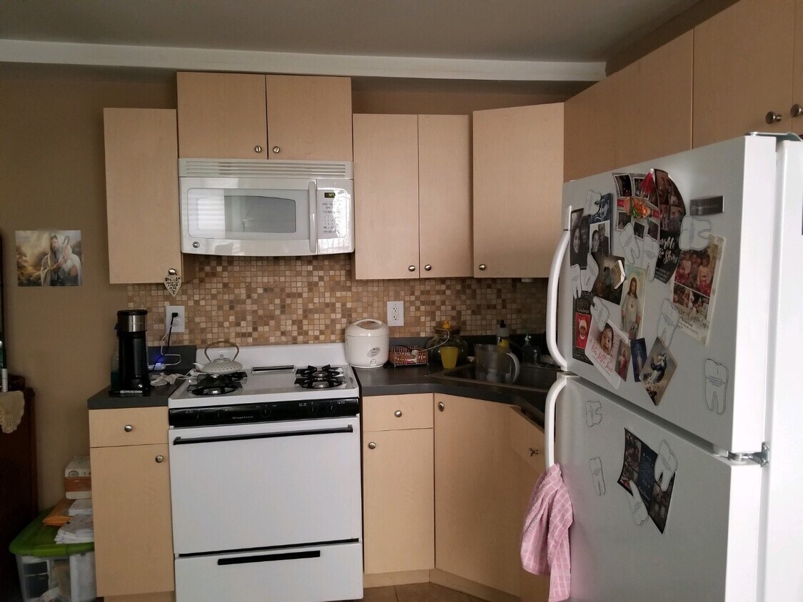 Foto del edificio - 683 Downes Ave