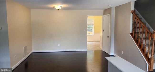 Building Photo - 9587 Tudor Oaks Dr