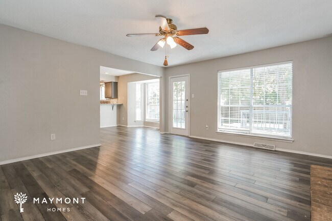 Foto del edificio - 4900 Oak Springs Dr