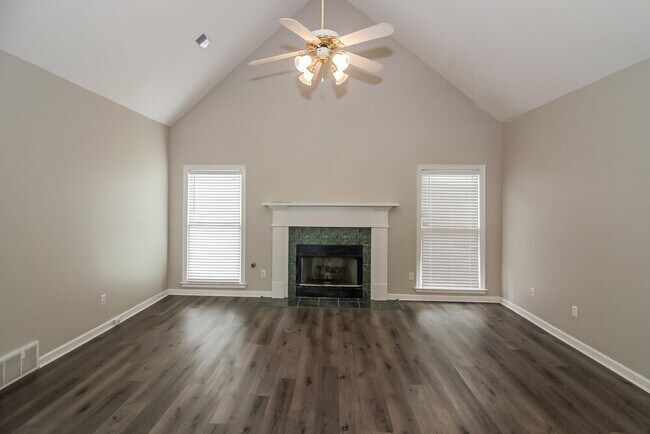 Foto del edificio - 4570 Wood Fox Cove