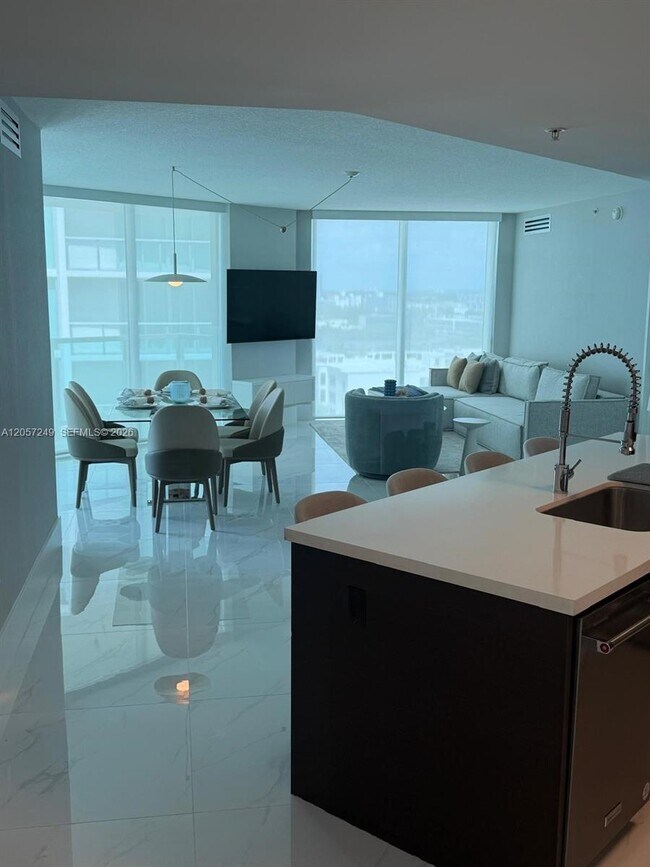 Foto del edificio - 250 Sunny Isles Blvd