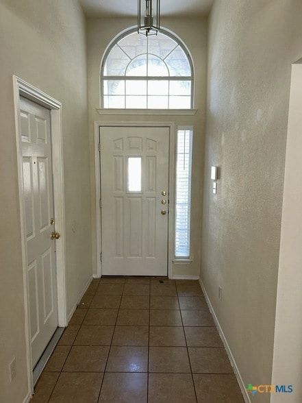 Building Photo - 4402 Golden Gate Dr