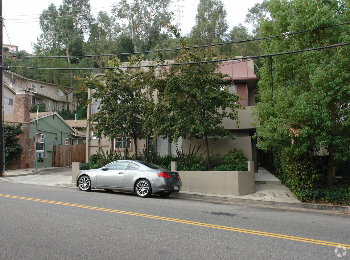 Foto del edificio - 3915 Vineland Ave