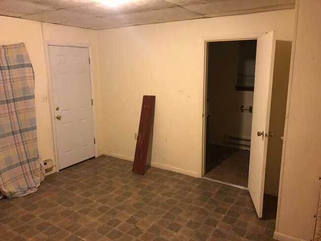 Building Photo - 402 York Pl