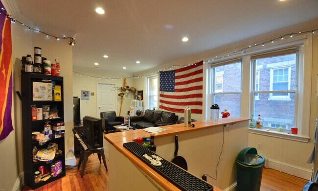 Photo - 73 Thatcher St Apartment