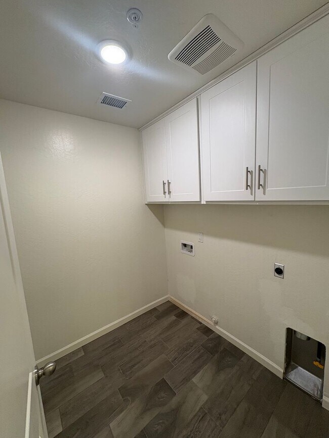 Foto del edificio - Newly Built NE Visalia Home Available Now!