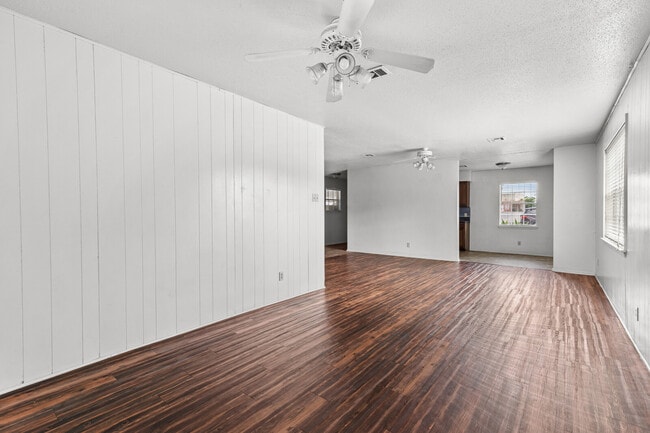 Building Photo - 1409 Paseo Del Oro