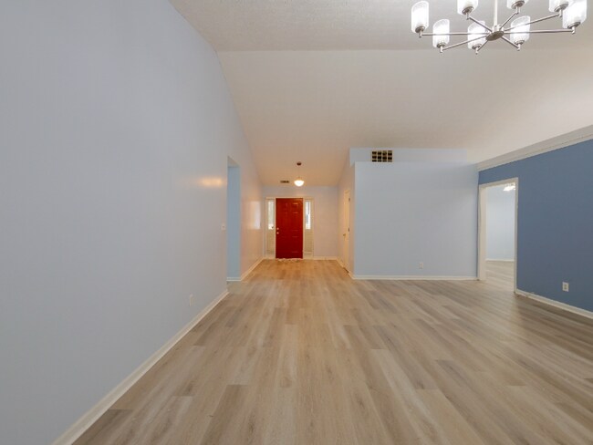 Foto del edificio - 2218 Willow Crest Cir