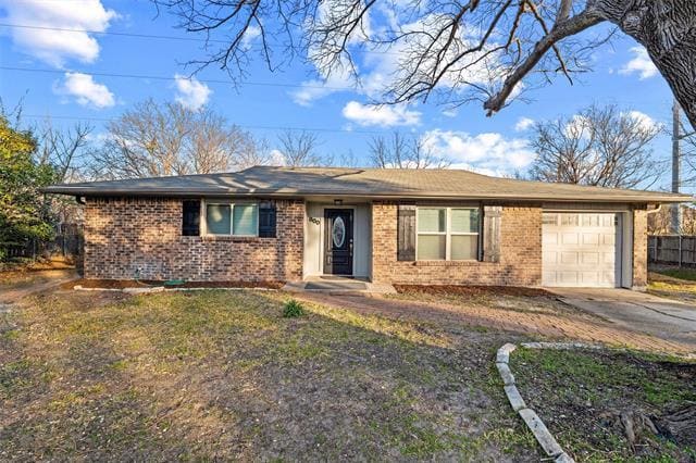 Building Photo - 800 Howell Dr