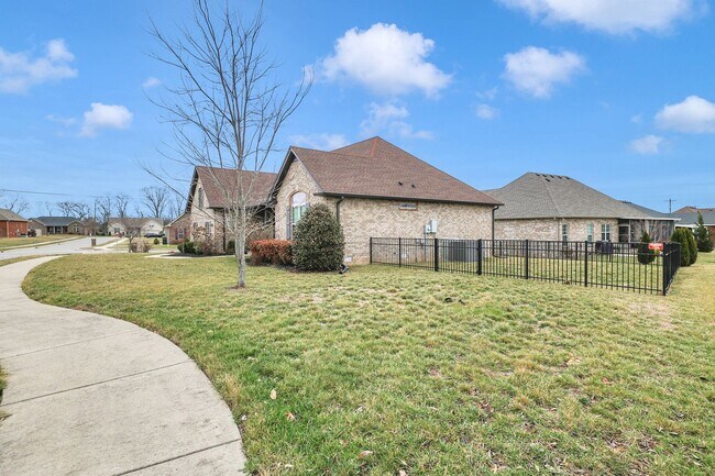 Foto del edificio - For Lease in Gallatin Zoned Liberty Creek Schools for Middle and High school