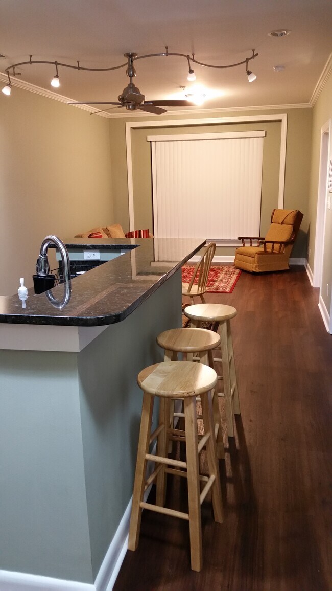 Foto del edificio - 411 W Washington St